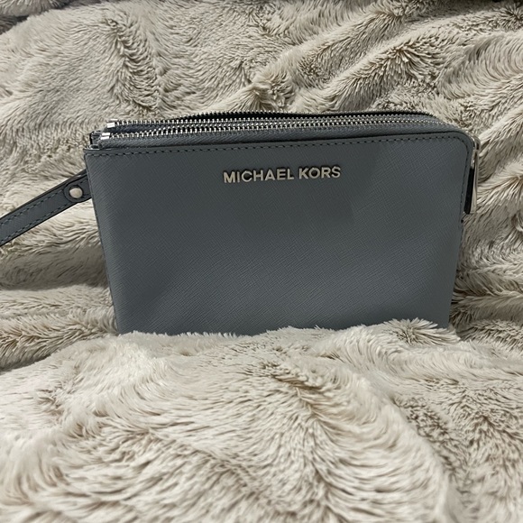 Michael Kors Clutch Purse Jet Set Travel - Picture 1 of 4